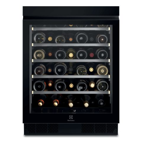 Electrolux EWUS040B8B Iebūvēts Melns 40 pudele (-es)